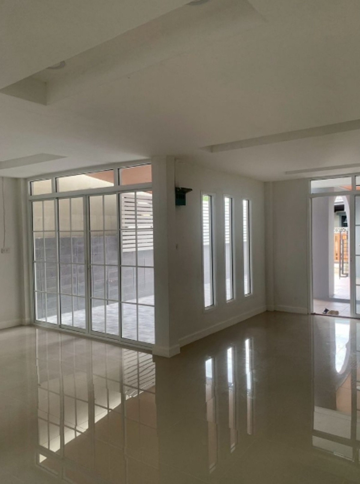 ขายบ้านลาดพร้าว101 แฮปปี้แลนด์ : ขายบ้านเดี่ยว 2 ชั้น เนื้อที่ 53 ตรว. หมู่บ้านโชคชัย คลองจั่น  ถนนนวมินทร์ 81 แยก 3-27 แขวงนวมินทร์ เขตบึงกุ่ม ใกล้ถนนสายหลักหลายสาย เดอะมอลล์ บางกะปิ ตลาดสดอินทารักษ์ มหาวิทยาลัยรามคำแหง ใกล้ นิด้า