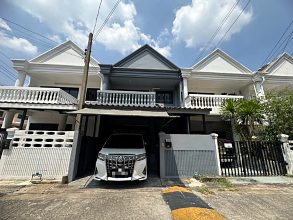 For RentTownhomeSamut Prakan,Samrong : Townhouse for rent, Soi Sukhumvit 72, prime location! Near BTS Bearing, only 450 meters! (N.2022)
