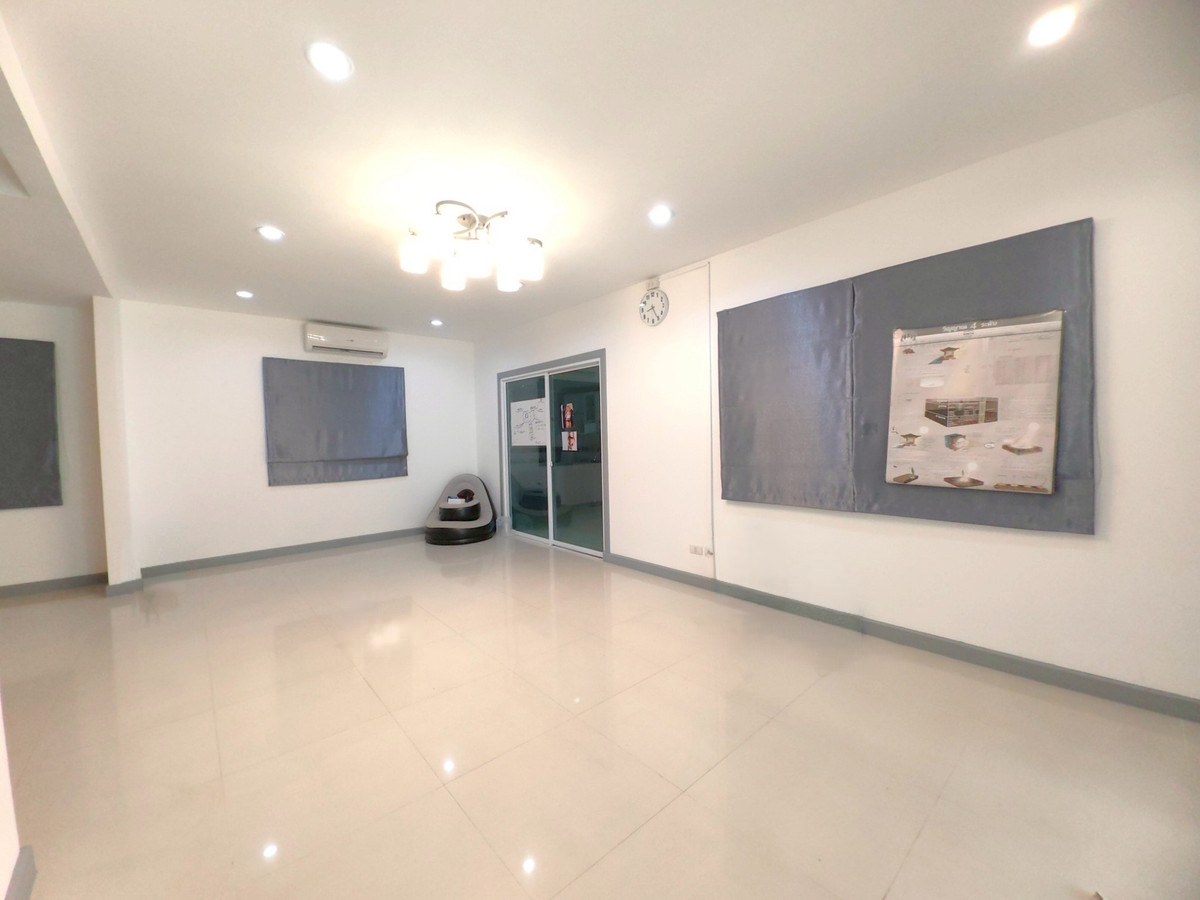 ขายบ้านเกษตรศาสตร์ รัชโยธิน : ขายบ้านเดี่ยว เดอะแพลนท์ วงแหวน-รามอินทรา เนื้อที่ 80.1 ตรว. หลังริม ทำเลดี การเดินทางสะดวก ใกล้ทางด่วน ใกล้แฟชั่น ใกล้แจ๊สคู้บอน