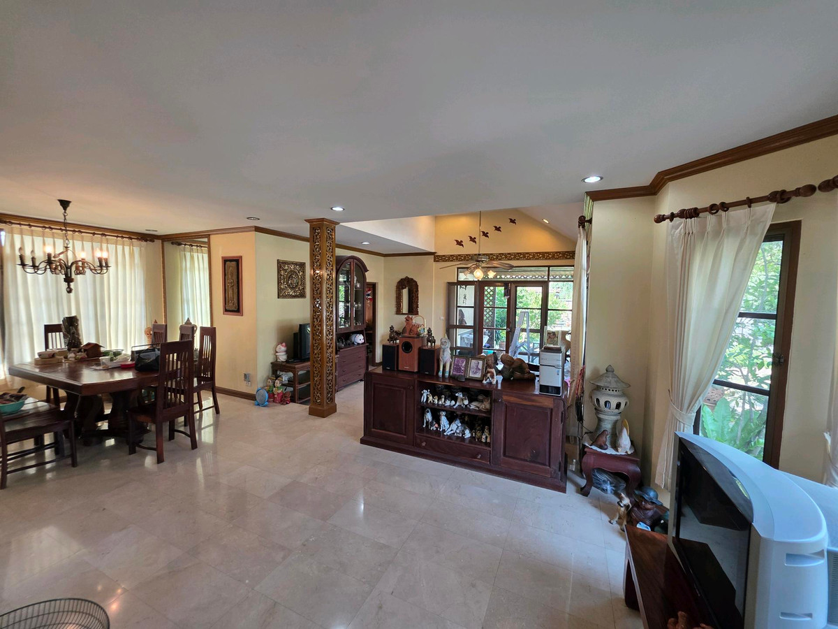 For SaleHouseMin Buri, Romklao : Urgent sale! Single house in Chaiyaphruek 1 Village, Khum Klao Road. Extra large plot