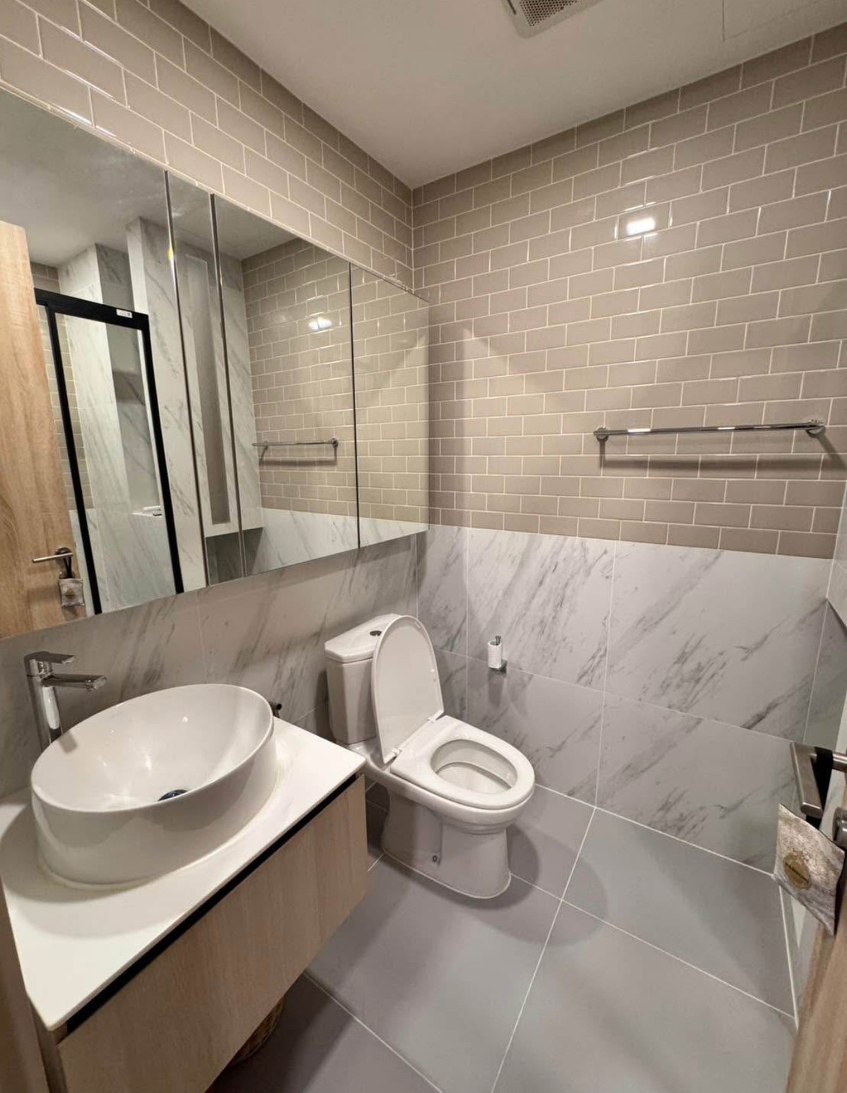 ให้เช่าคอนโดราชเทวี พญาไท : เช่าด่วน! เจ้าของใจดีมากก XT Phayathai  available nowww   มี wifi ให้แล้ว 1b1b ตำแหน่งไม่ร้อน ชั้นเตี้ย วิวดี ห้องสงบมาก ๆ ห้ามพลาดเลย! 0876358339 