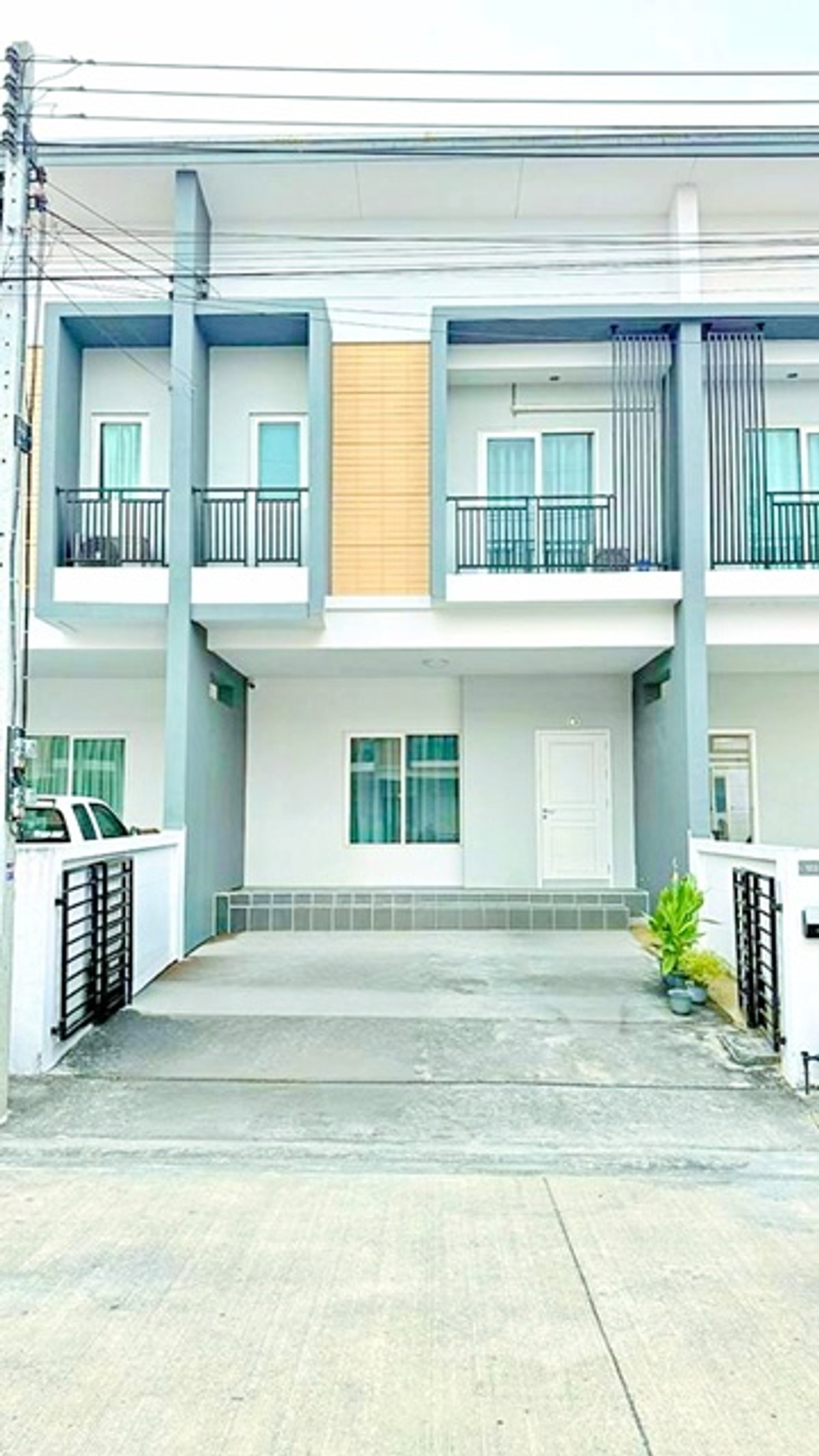 For RentTownhomePathum Thani,Rangsit, Thammasat : Pathum Thani - Inner Route 2-bed 3-bath townhome near Pathum Thani Market 900 m. and Lotus Pathum Th