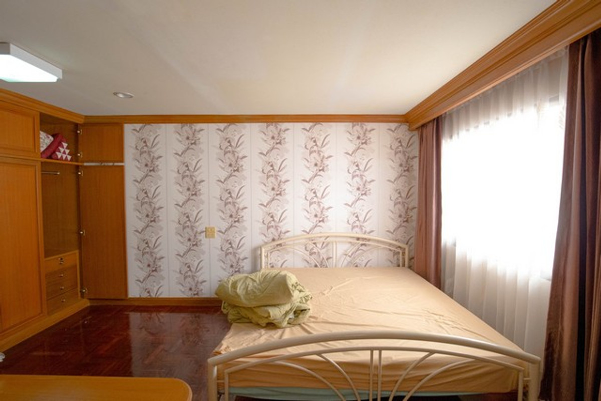 For RentTownhomePattanakan, Srinakarin : HR3284 Warathorn Ville Phatthanakan 44, 4-story house for rent, lots of space, convenient parking, near the expressway and Triam Udom Phatthanakan.