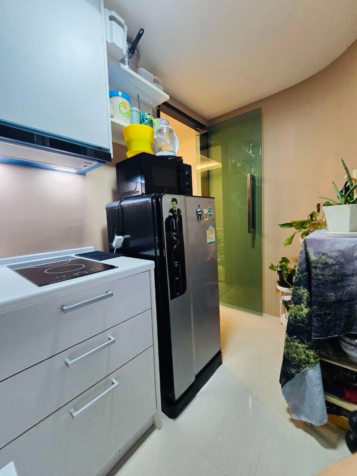 For RentCondoLadprao101, Happy Land, The Mall Bang Kapi : Luxury condo for rent on Lat Phrao Road, near the BTS, 2 bedrooms, 50 square meters, never rented to anyone.