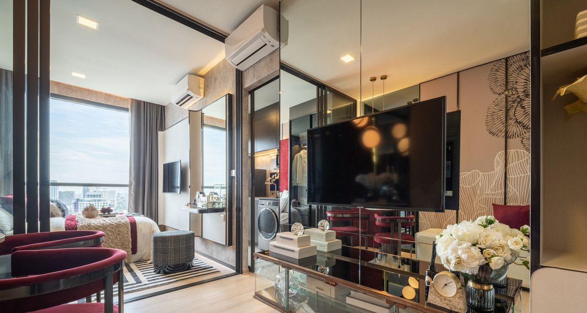 For SaleCondoSapankwai,Jatujak : ✨ Modern Living near the garden, new condo with special promotions Get a discount of up to 1 million baht, starting at just 3.66 million baht.