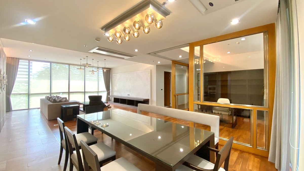 For RentCondoSukhumvit, Asoke, Thonglor : Condo for rent Domus 18, 3 bedrooms, 250 sq m, Sukhumvit-Asoke area, near BTS Asoke.