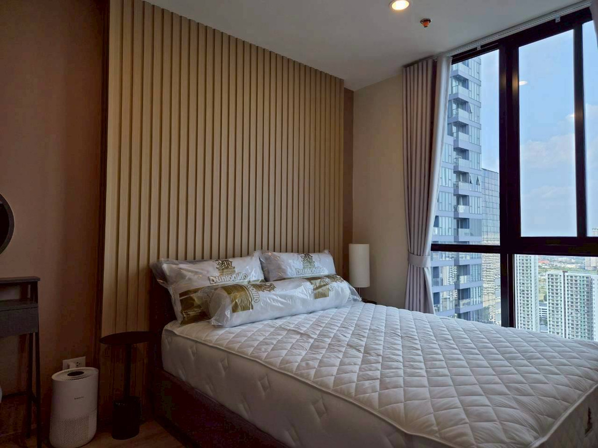 For RentCondoRama9, Petchburi, RCA : This room is in a very good location, near MRT Rama 9, can walk only about 500 meters, for rent, Nue District R9, 31st floor, good view, east, not hot, city view.