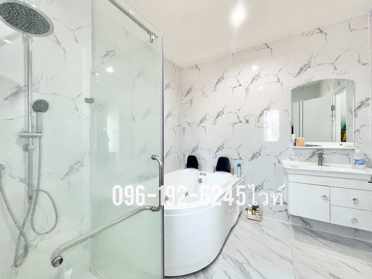 ขายบ้านเกษตร นวมินทร์ ลาดปลาเค้า : ขายบ้าน นวมินทร์ 24 บ้านเดี่ยวนวมินทร์ จอดรถ 5 คัน แถมโซล่าเซลล์ ประหยัดค่าไฟ