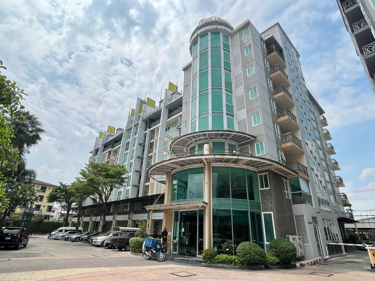 For RentCondoLadprao101, Happy Land, The Mall Bang Kapi : Luxury condo for rent on Lat Phrao Road, near the BTS, 2 bedrooms, 50 square meters, never rented to anyone.