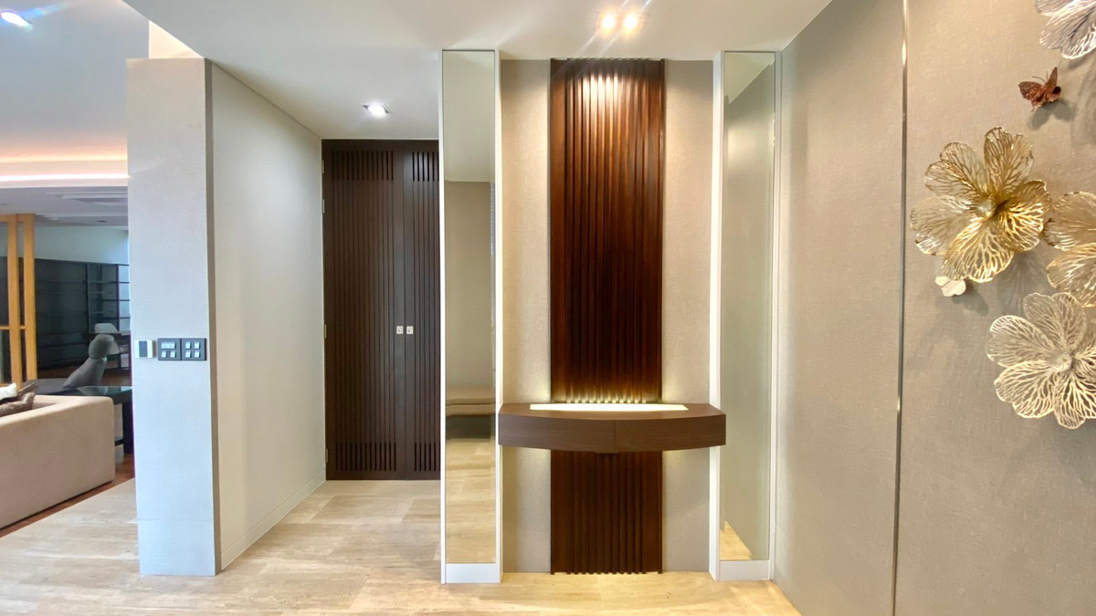 For RentCondoSukhumvit, Asoke, Thonglor : Condo for rent Domus 18, 3 bedrooms, 250 sq m, Sukhumvit-Asoke area, near BTS Asoke.