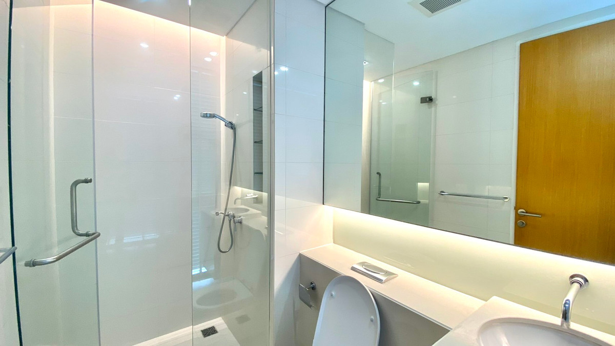 For RentCondoSukhumvit, Asoke, Thonglor : Condo for rent Domus 18, 3 bedrooms, 250 sq m, Sukhumvit-Asoke area, near BTS Asoke.