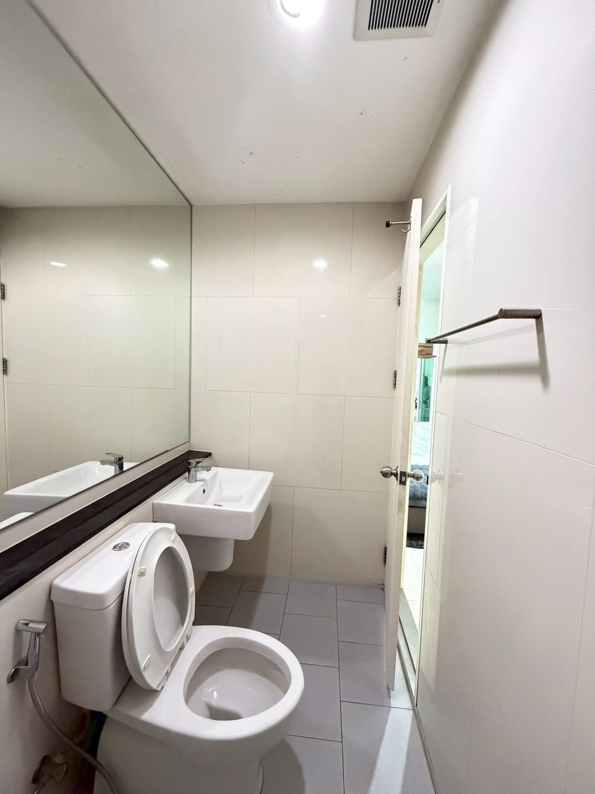 For RentCondoSamut Prakan,Samrong : PFD-08109 For rent Aspire Erawan, next to BTS Chang Erawan.