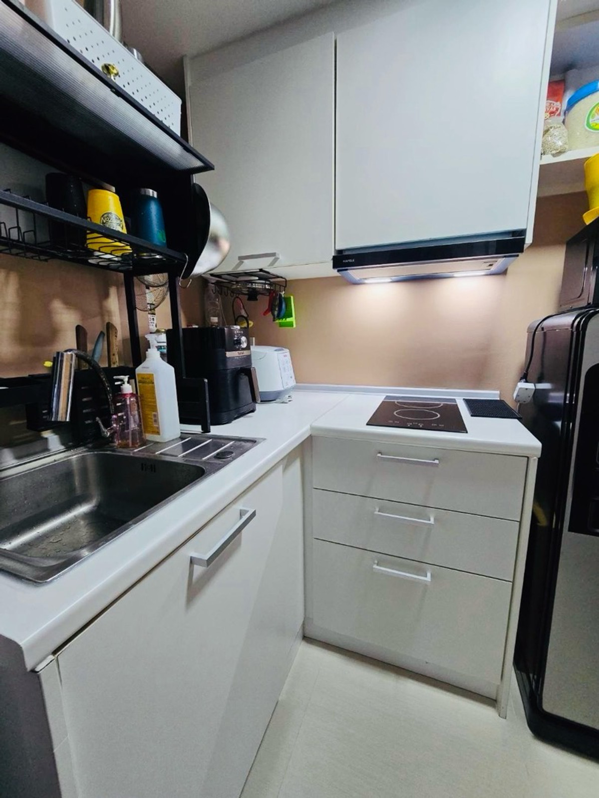 For RentCondoLadprao101, Happy Land, The Mall Bang Kapi : Luxury condo for rent on Lat Phrao Road, near the BTS, 2 bedrooms, 50 square meters, never rented to anyone.