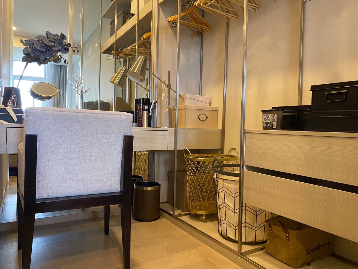 For RentCondoSukhumvit, Asoke, Thonglor : 🏙 For Rent – ​​Siamese Exclusive 42, a luxury condo in the heart of Sukhumvit, near BTS Ekkamai, very convenient to travel.