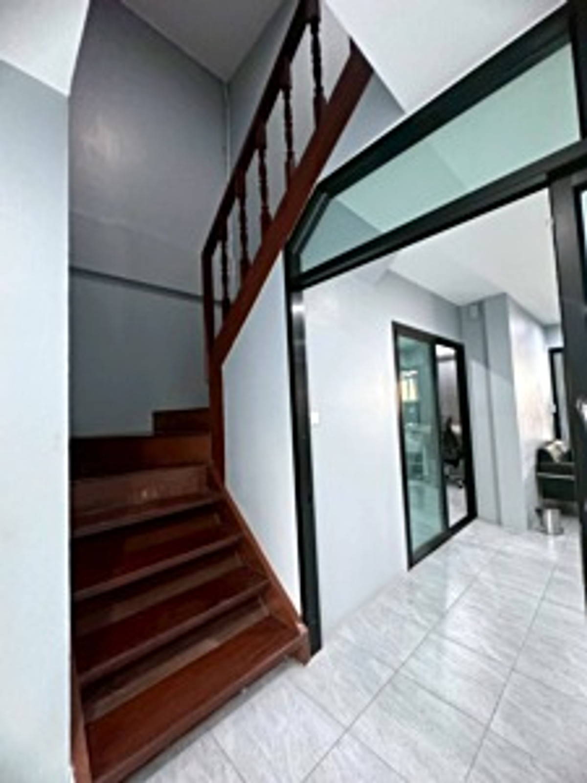 For RentTownhomeSamut Prakan,Samrong : Townhouse for rent, Soi Sukhumvit 72, prime location! Near BTS Bearing, only 450 meters! (N.2022)