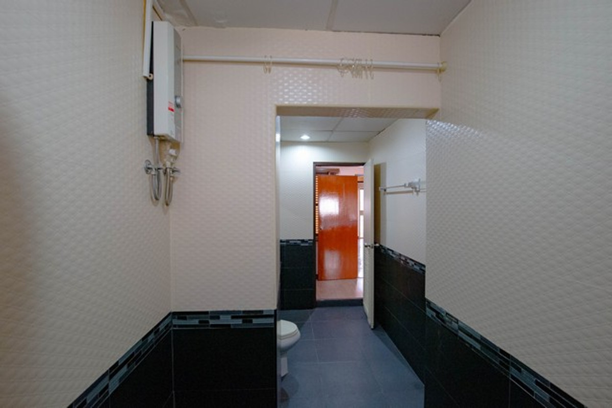 For RentTownhomePattanakan, Srinakarin : HR3284 Warathorn Ville Phatthanakan 44, 4-story house for rent, lots of space, convenient parking, near the expressway and Triam Udom Phatthanakan.