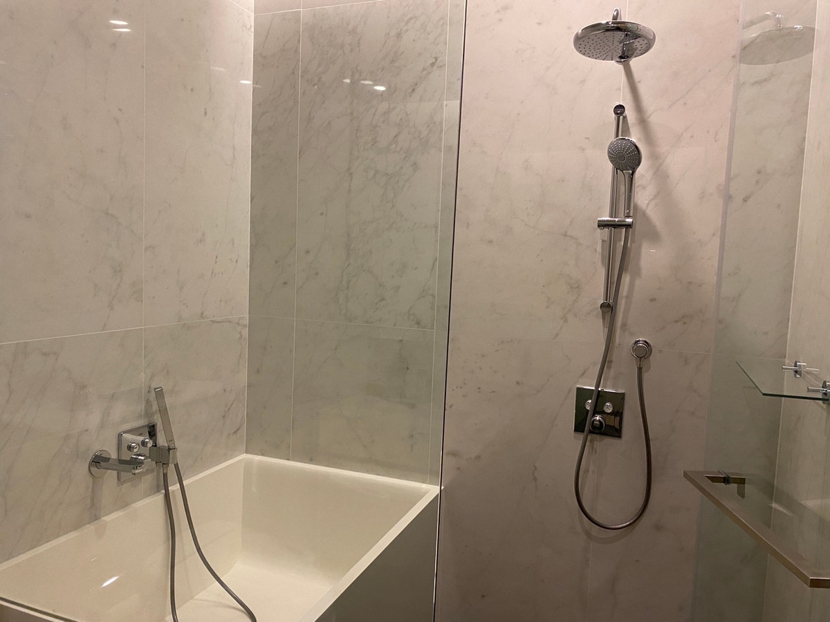 For RentCondoSukhumvit, Asoke, Thonglor : 🏙 For Rent – ​​Siamese Exclusive 42, a luxury condo in the heart of Sukhumvit, near BTS Ekkamai, very convenient to travel.