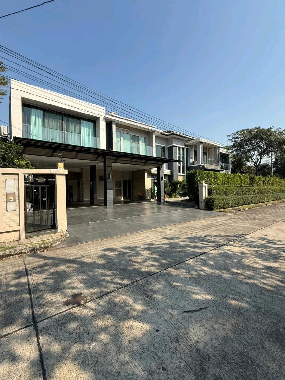 For RentHouseLadkrabang, Suwannaphum Airport : 🔥🔥🔥Luxury house Perfect Masterpiece (Motorway Road) with private swimming pool💚💚🏊‍♀️🎠