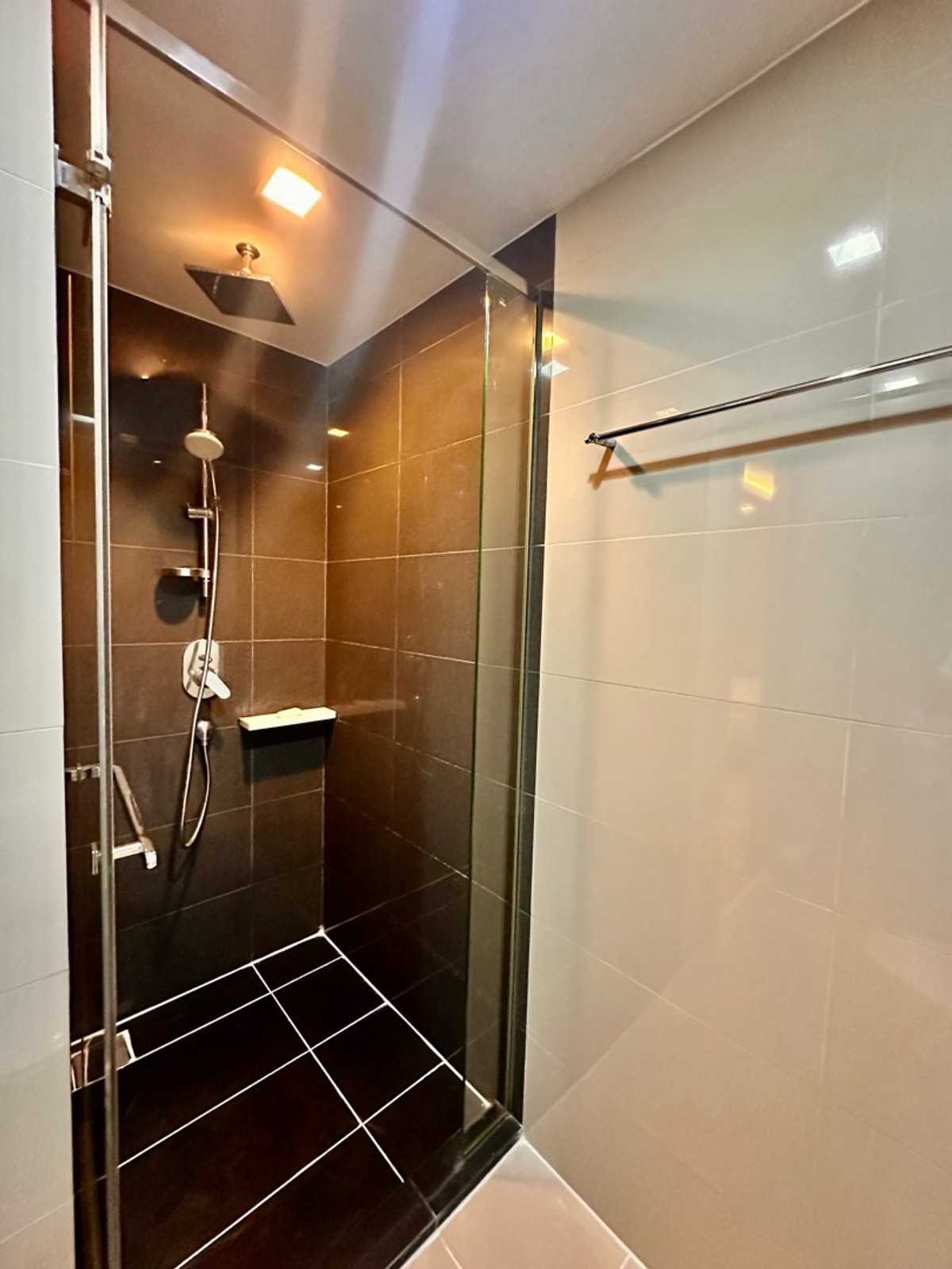 For SaleCondoSukhumvit, Asoke, Thonglor : Fully furnished, ready to move in, quiet, balcony actually usable, 2 ways to enter and exit.