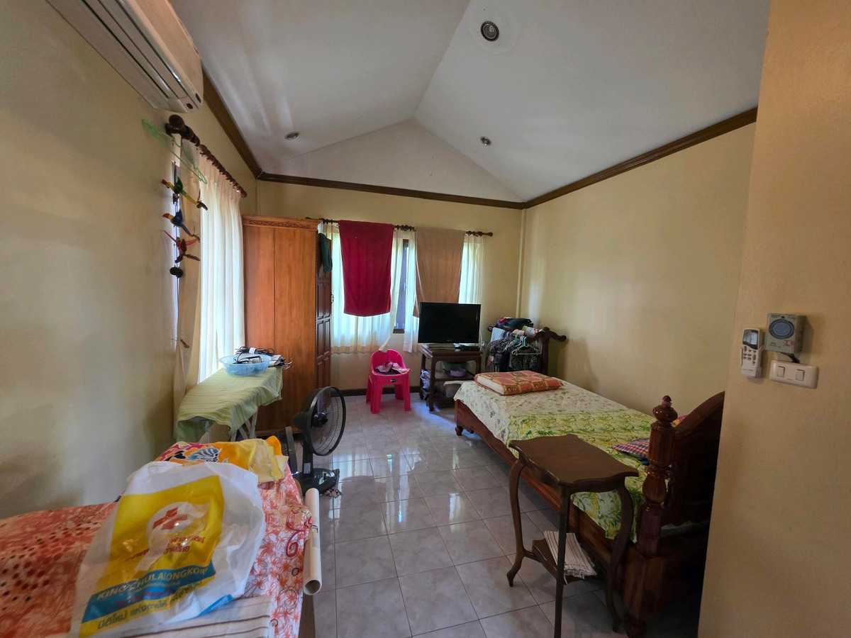 For SaleHouseMin Buri, Romklao : Urgent sale! Single house in Chaiyaphruek 1 Village, Khum Klao Road. Extra large plot