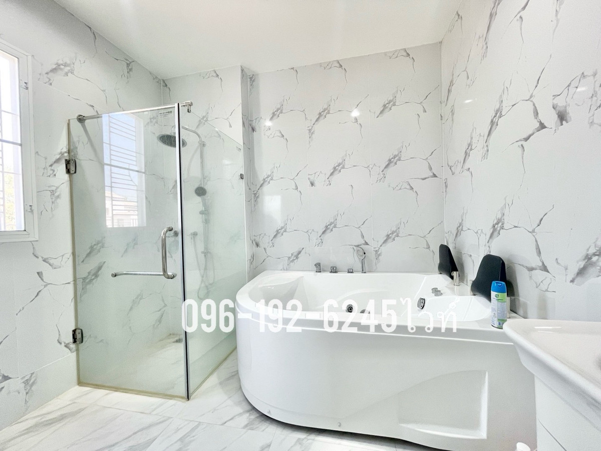 ขายบ้านเกษตร นวมินทร์ ลาดปลาเค้า : ขายบ้าน นวมินทร์ 24 บ้านเดี่ยวนวมินทร์ จอดรถ 5 คัน แถมโซล่าเซลล์ ประหยัดค่าไฟ