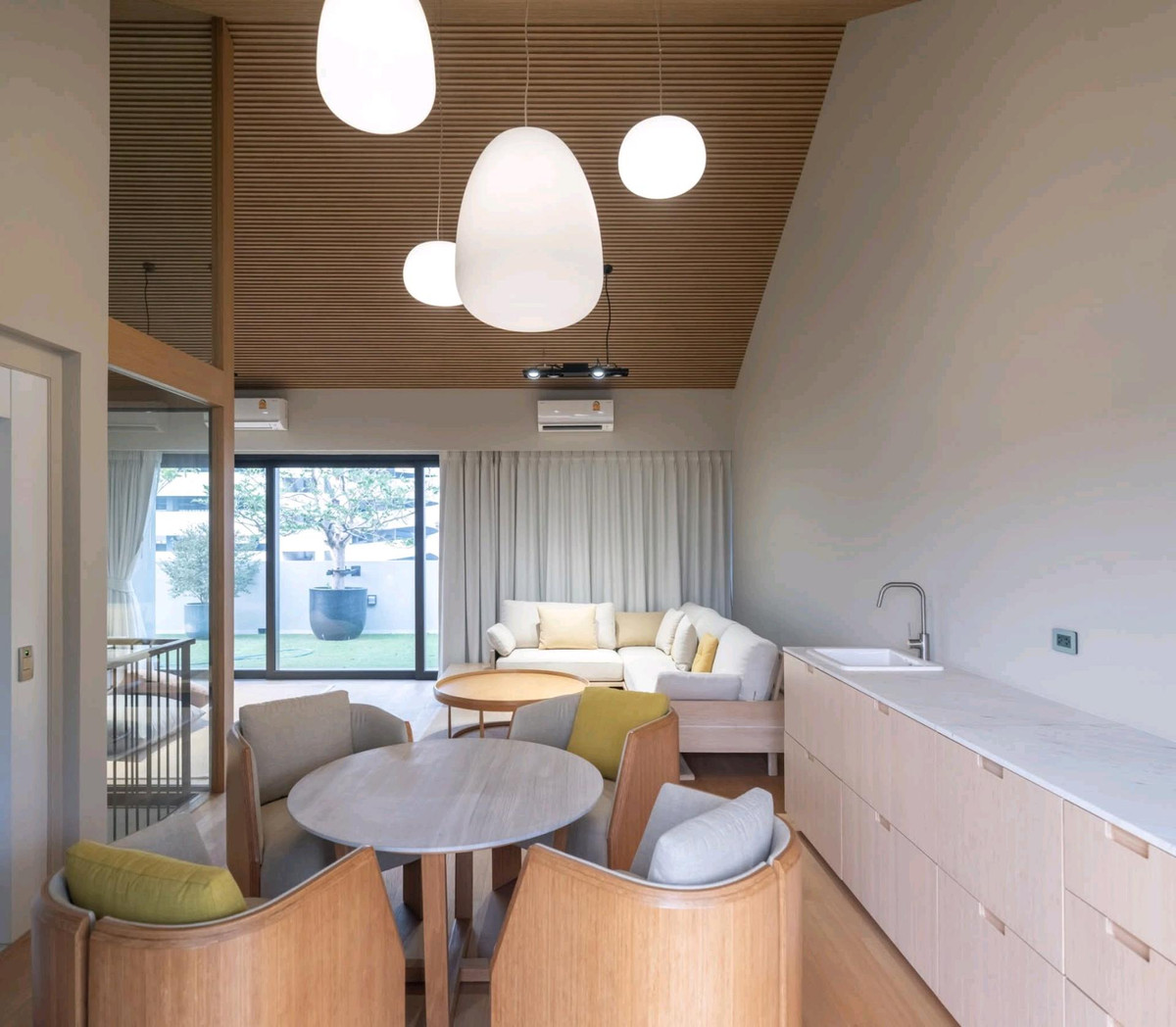 ให้เช่าบ้านลาดพร้าว เซ็นทรัลลาดพร้าว : 🔥🔥🔥บ้านหรูระดับ Ultra Luxury ออกแบบเพื่อการอยู่อาศัยในเมืองร้อนอย่างแท้จริง บนสังคมส่วนตัวเพียง 10 ยูนิต เท่านั้น💚🎠🎠💚💚