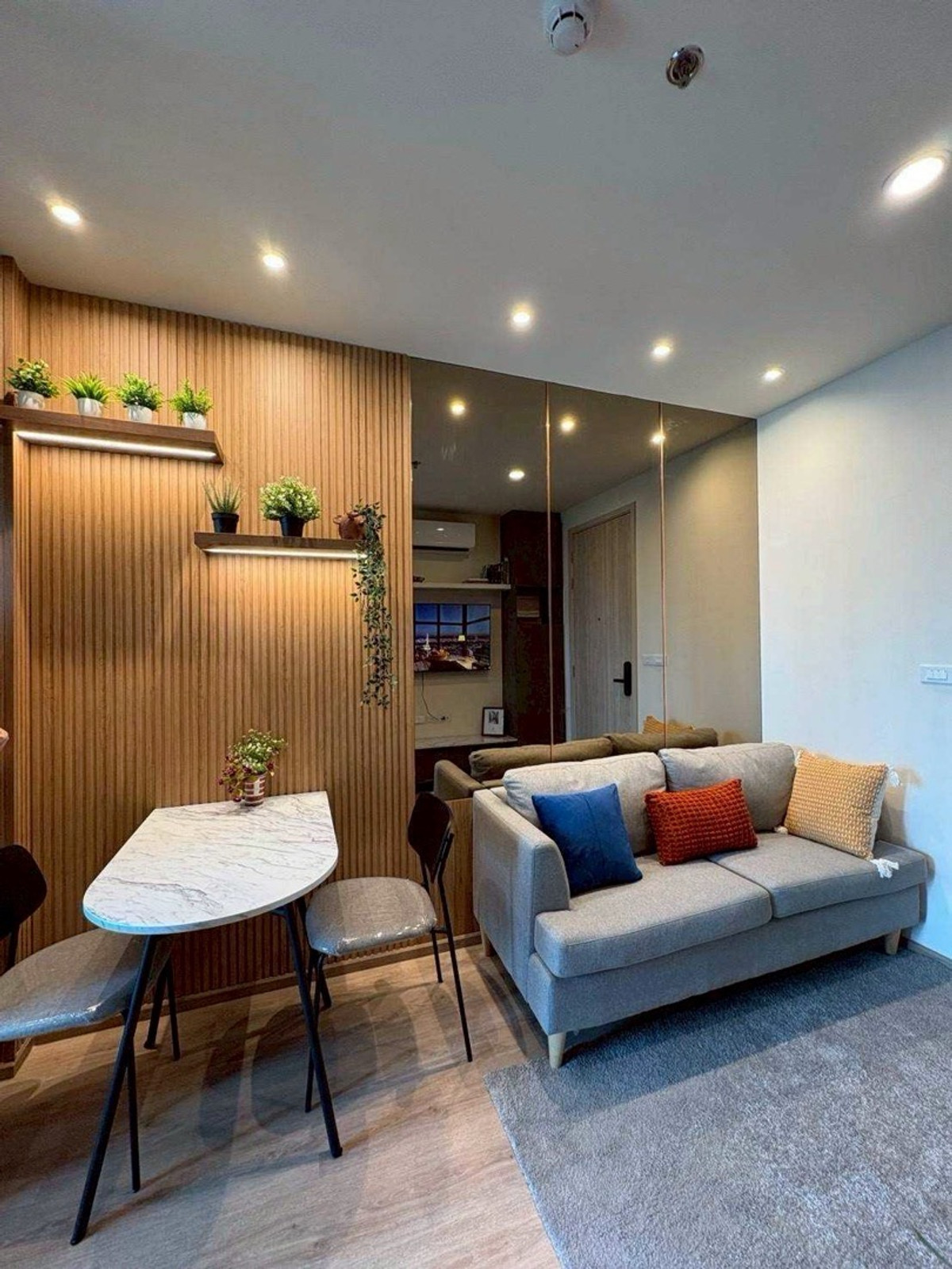 ให้เช่าคอนโดพระราม 9 เพชรบุรีตัดใหม่ RCA : 💙@condocurator 💙 ให้เช่า Nue District R9 ห้องสวย เฟอร์นิเจอร์ครบ [PM1024]