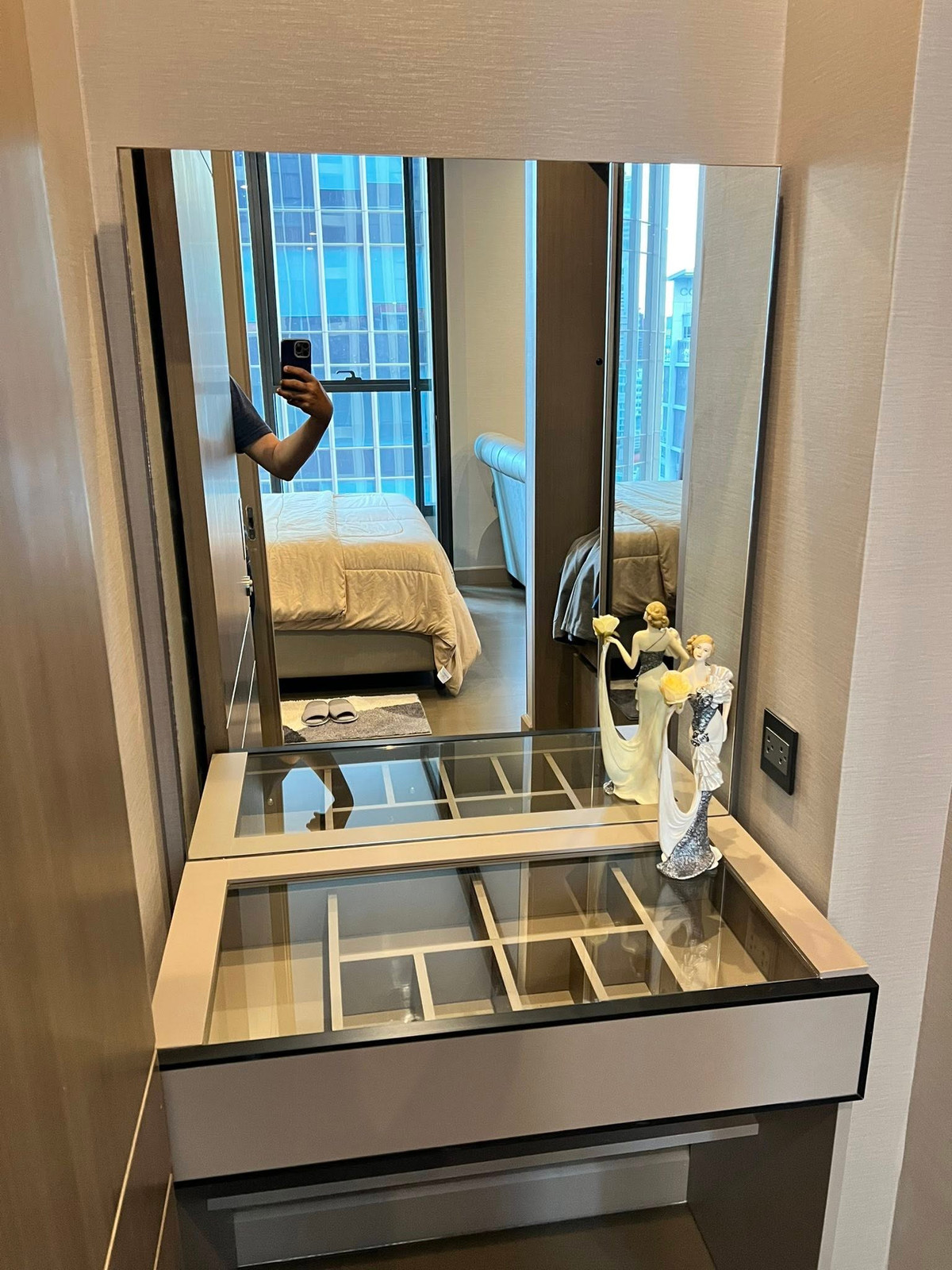 ให้เช่าคอนโดพระราม 9 เพชรบุรีตัดใหม่ RCA : ปล่อยเช่า ดิ แอส แอท สิงห์ คอมเพล็กซ์ แต่งเฟอร์ครบ พร้อมเข้าอยู่!