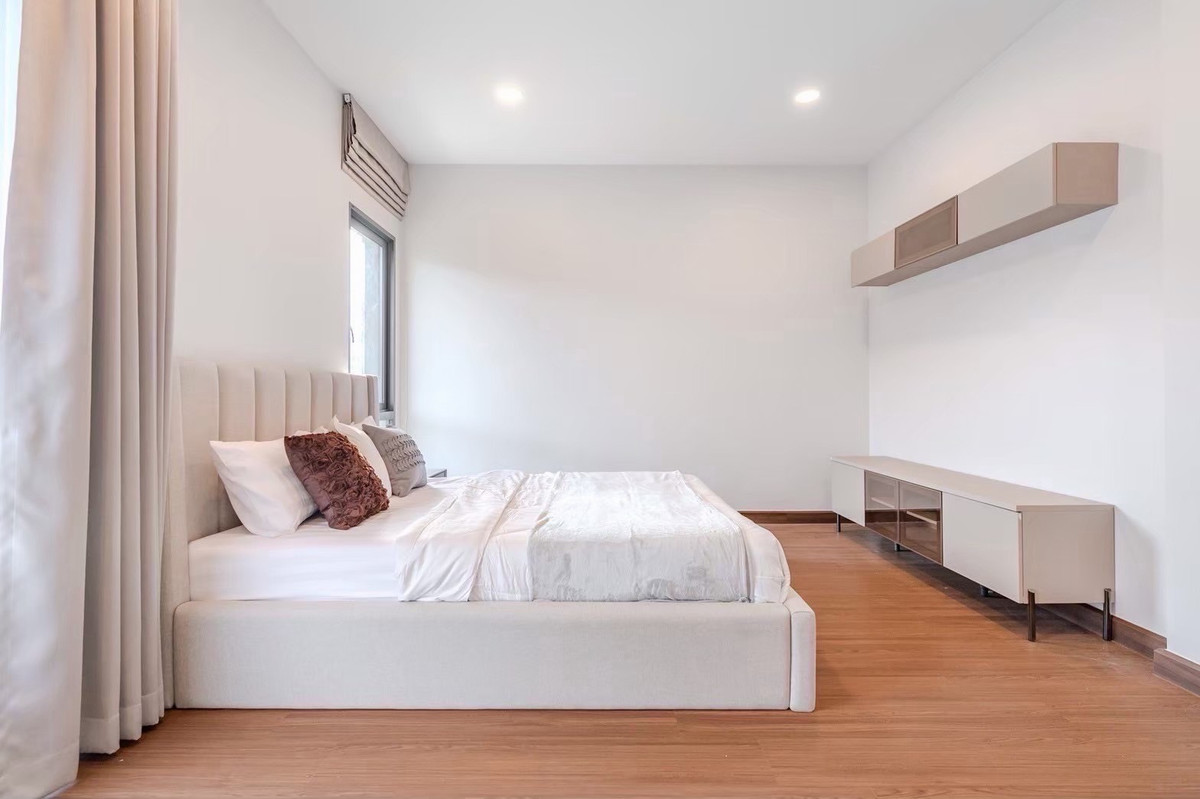 For SaleHouseBangna, Bearing, Lasalle : Luxury detached house , next to Mega-Bangna, many international schools and hospitals, fully furnished 