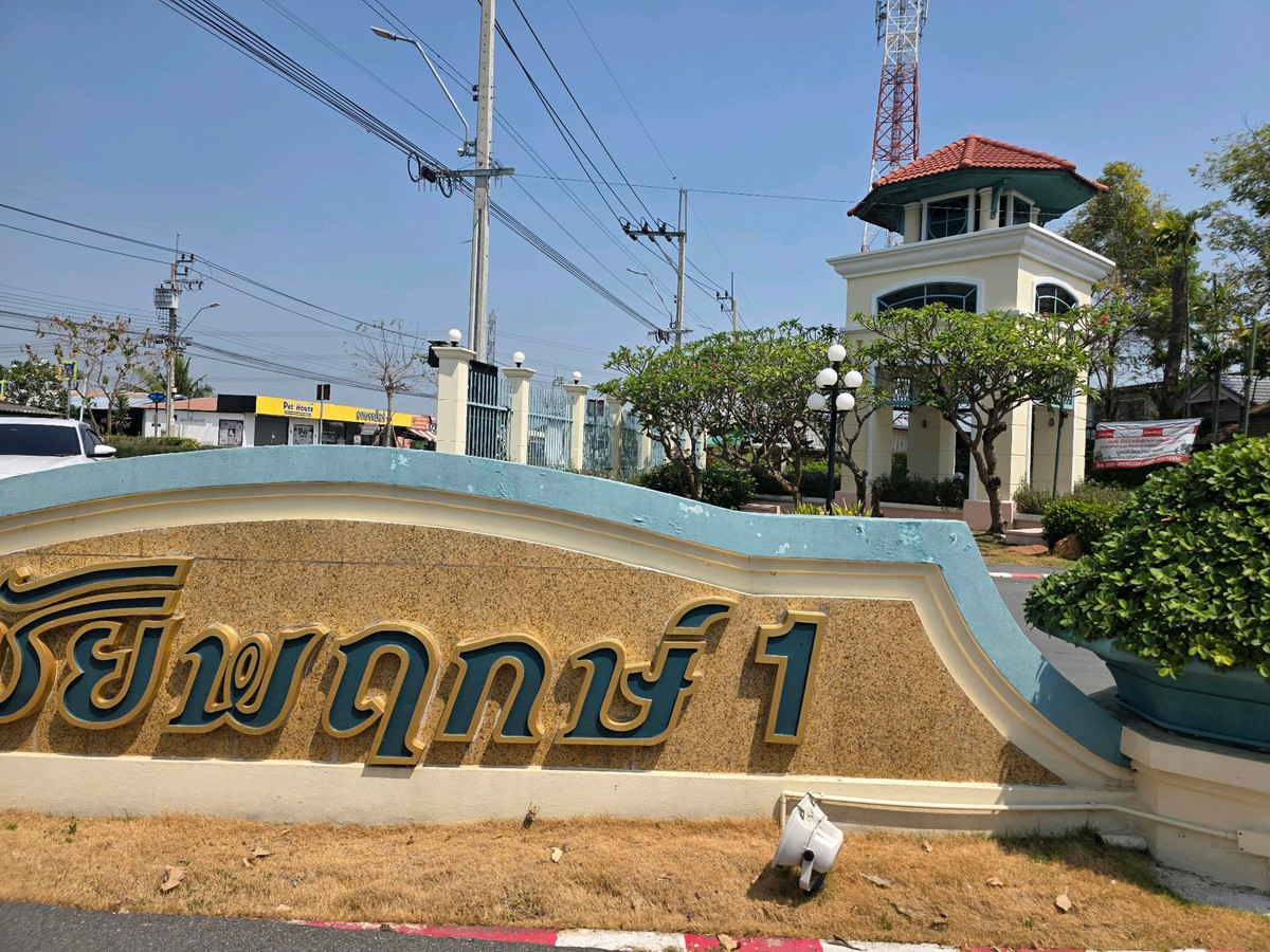 For SaleHouseMin Buri, Romklao : Urgent sale! Single house in Chaiyaphruek 1 Village, Khum Klao Road. Extra large plot