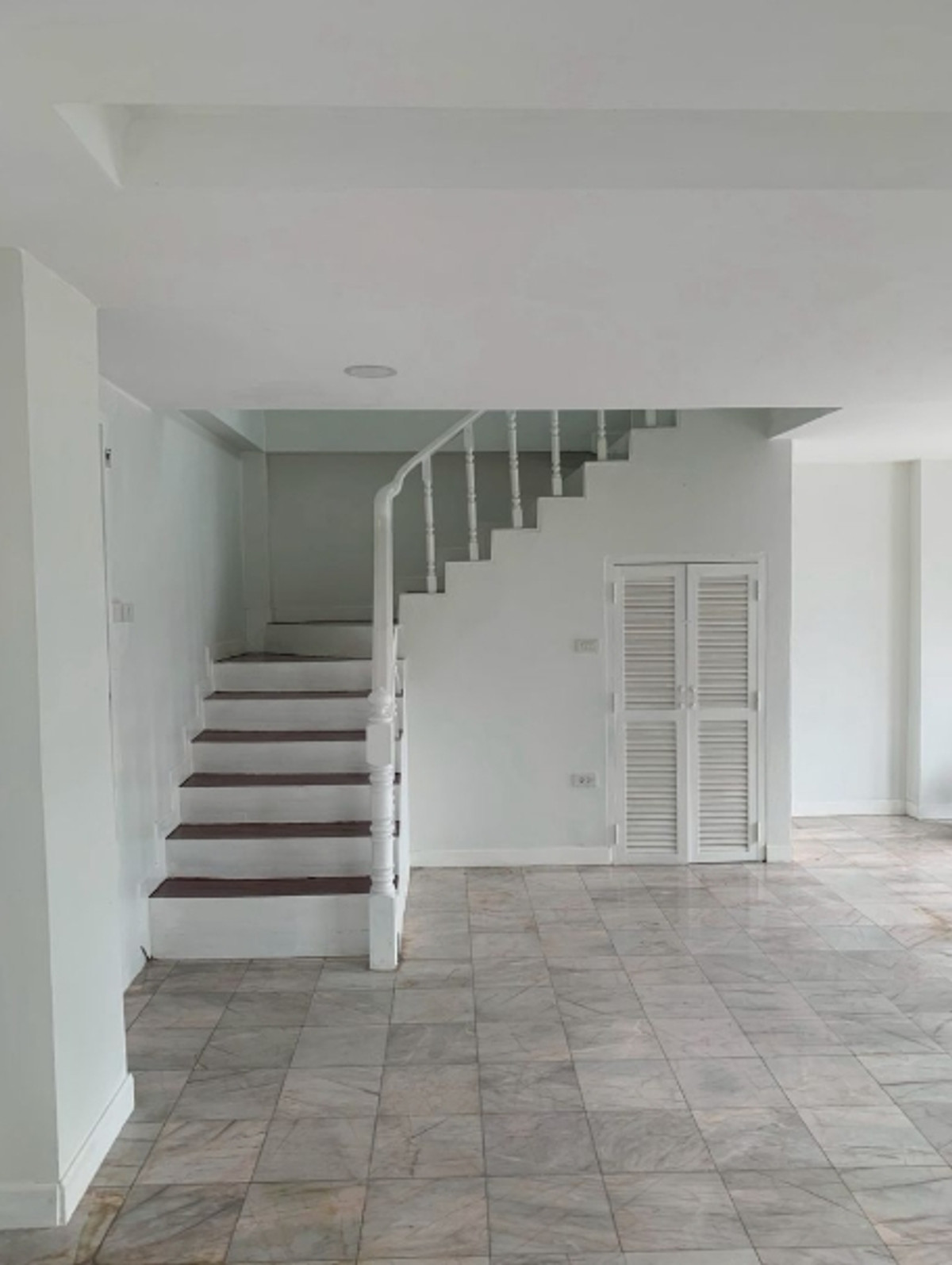 ขายบ้านลาดพร้าว101 แฮปปี้แลนด์ : ขายบ้านเดี่ยว 2 ชั้น เนื้อที่ 53 ตรว. หมู่บ้านโชคชัย คลองจั่น  ถนนนวมินทร์ 81 แยก 3-27 แขวงนวมินทร์ เขตบึงกุ่ม ใกล้ถนนสายหลักหลายสาย เดอะมอลล์ บางกะปิ ตลาดสดอินทารักษ์ มหาวิทยาลัยรามคำแหง ใกล้ นิด้า