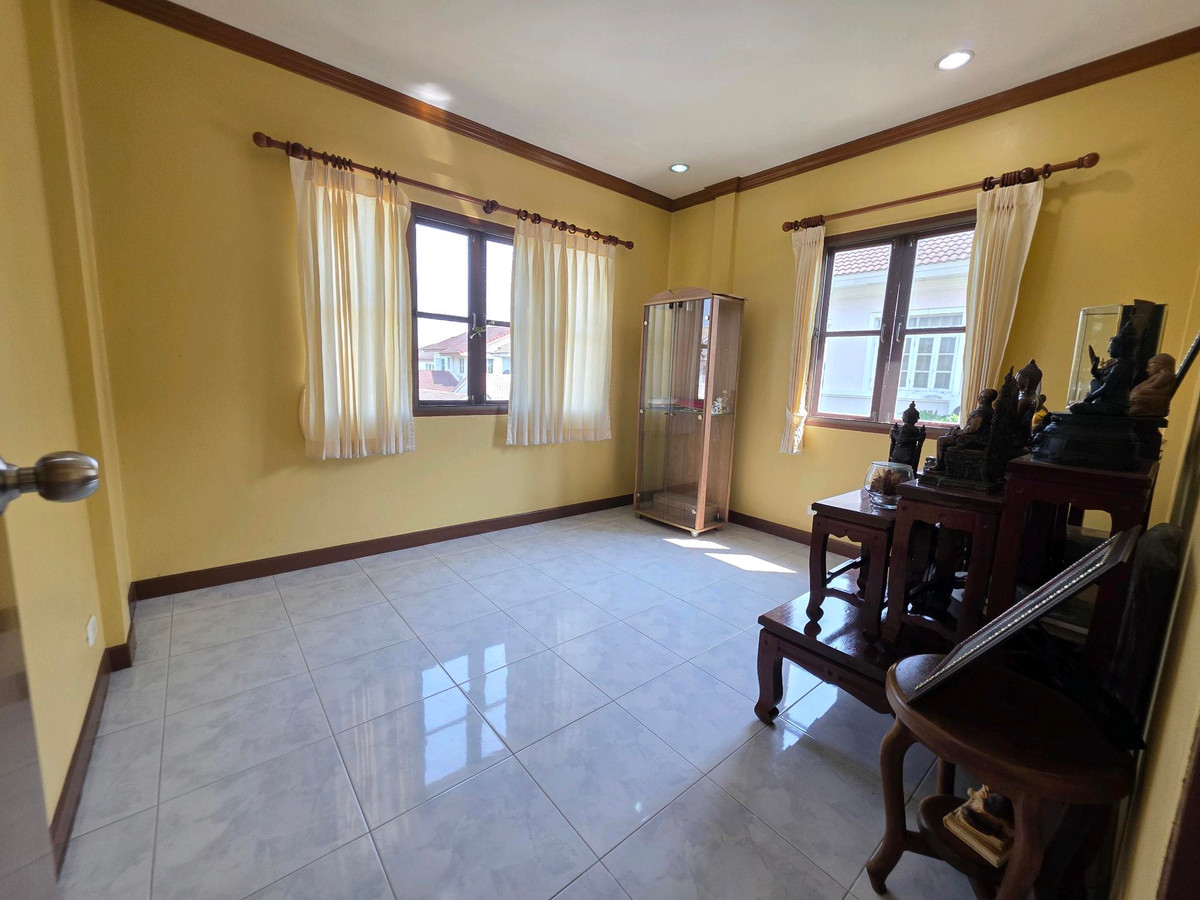 For SaleHouseMin Buri, Romklao : Urgent sale! Single house in Chaiyaphruek 1 Village, Khum Klao Road. Extra large plot