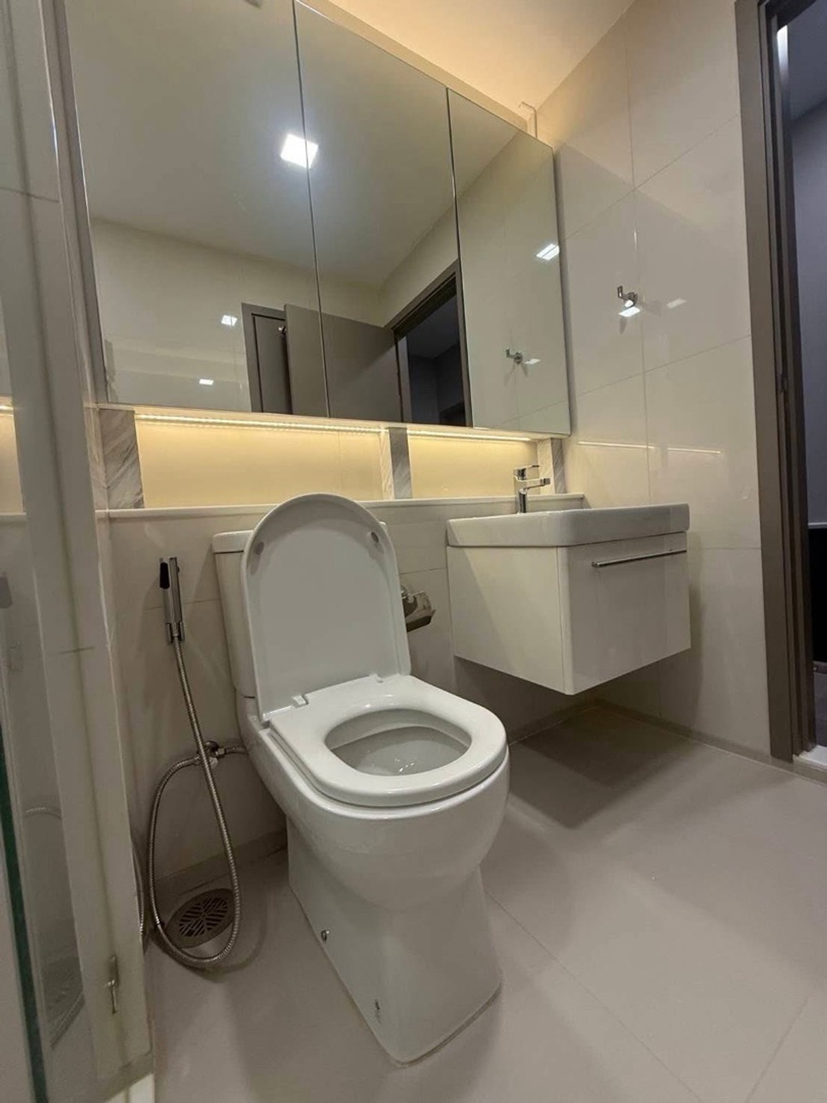 ให้เช่าคอนโดพระราม 9 เพชรบุรีตัดใหม่ RCA : #Z4901💥 090369 🔥ให้เช่าคอนโด Life Asoke Hype (รหัสเดิม Z4574)