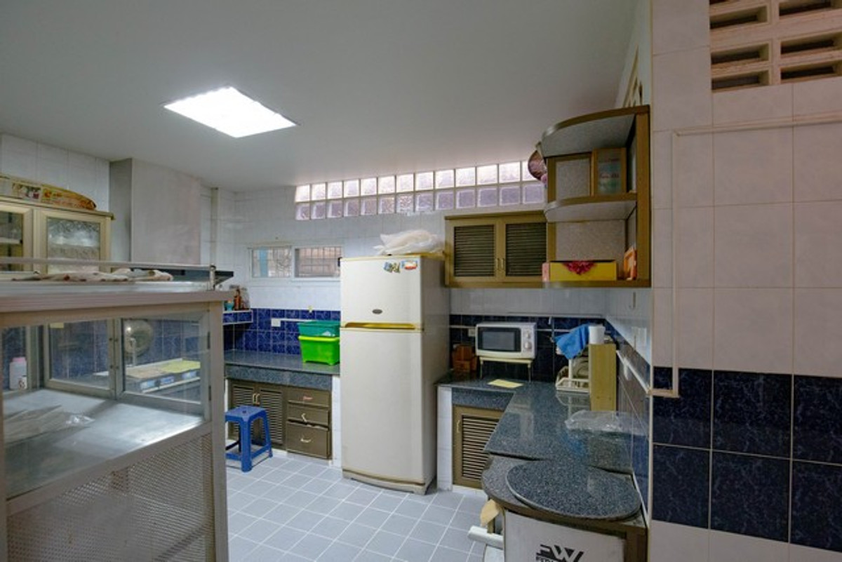 For RentTownhomePattanakan, Srinakarin : HR3284 Warathorn Ville Phatthanakan 44, 4-story house for rent, lots of space, convenient parking, near the expressway and Triam Udom Phatthanakan.