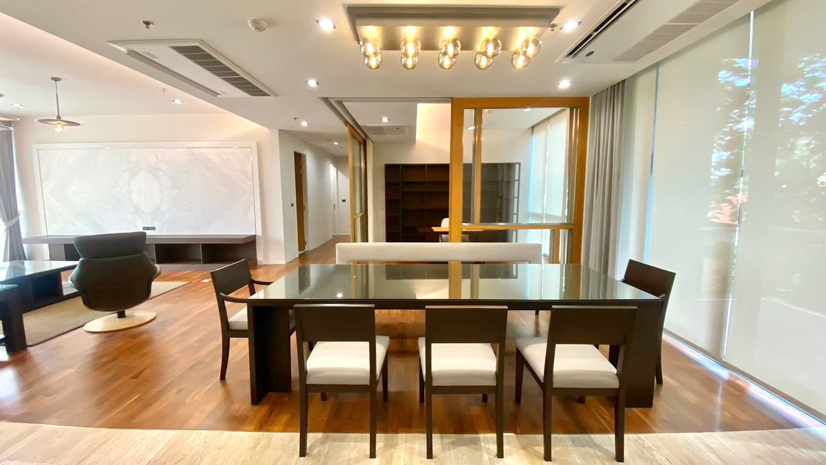 For RentCondoSukhumvit, Asoke, Thonglor : Condo for rent Domus 18, 3 bedrooms, 250 sq m, Sukhumvit-Asoke area, near BTS Asoke.
