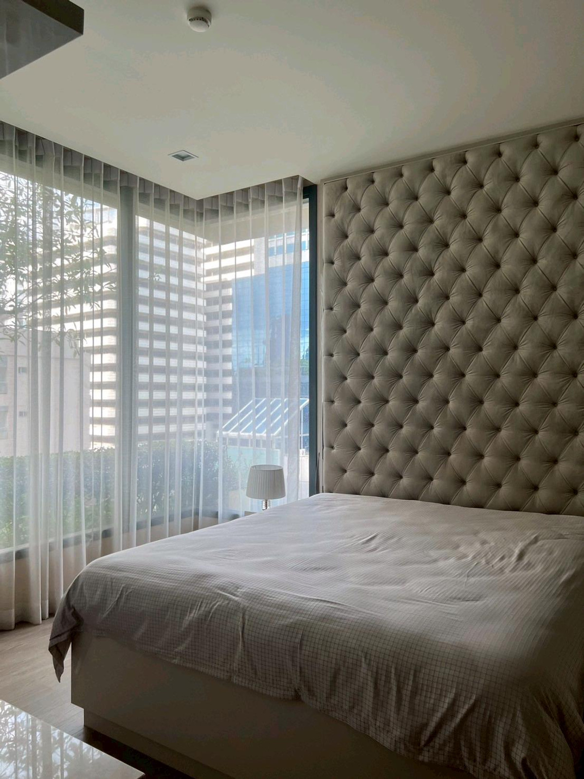 ให้เช่าคอนโดสุขุมวิท อโศก ทองหล่อ : 📌For RENT เช่า | The Esse Asoke - 1BR (52 sqm) Garden Unit 42,000 THB/month