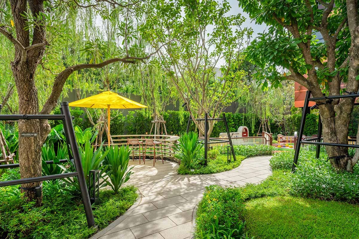 For SaleCondoSamut Prakan,Samrong : 🐶 Condo allows pets. In the heart of Sukhumvit 🔥 Special promotion, immediate discount of 100,000 baht, starting at only 3.57 million baht. Hurry and reserve before its gone!