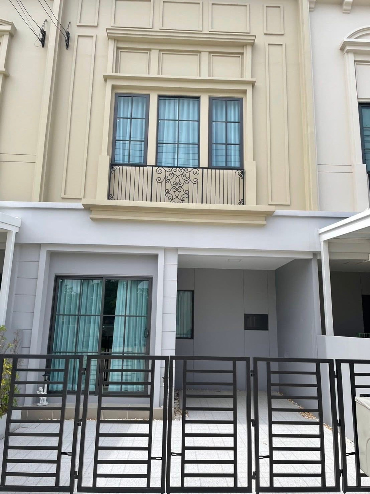 For RentTownhomeBangna, Bearing, Lasalle : Townhome for rent, Siri Place, Mega Bangna, Bangna-Trad KM.5, near mega bangna, only 10 minutes.