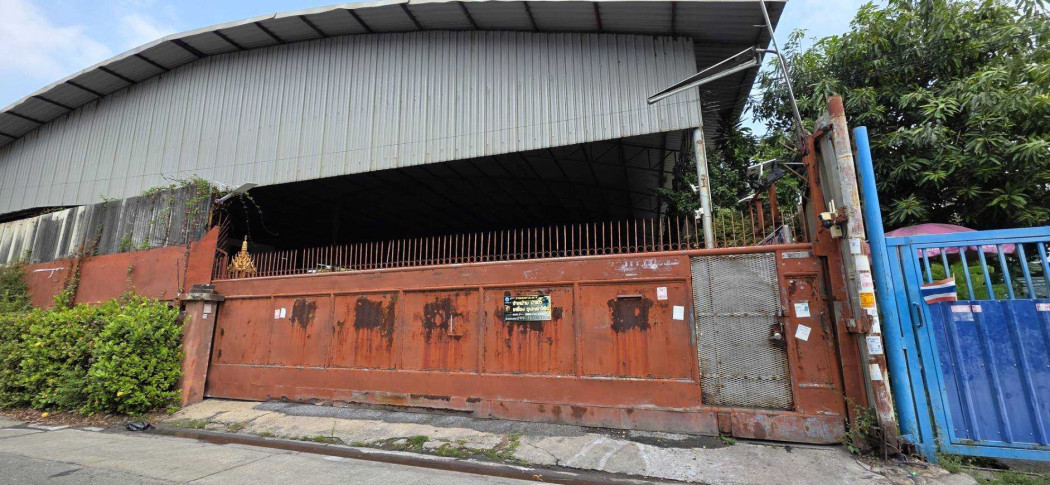 For SaleWarehouseSamut Prakan,Samrong : Warehouse for sale, dark purple zone, 2132 sq m, 1 rai 1 ngan 33 sq wah, near Kanchanaphisek Road.