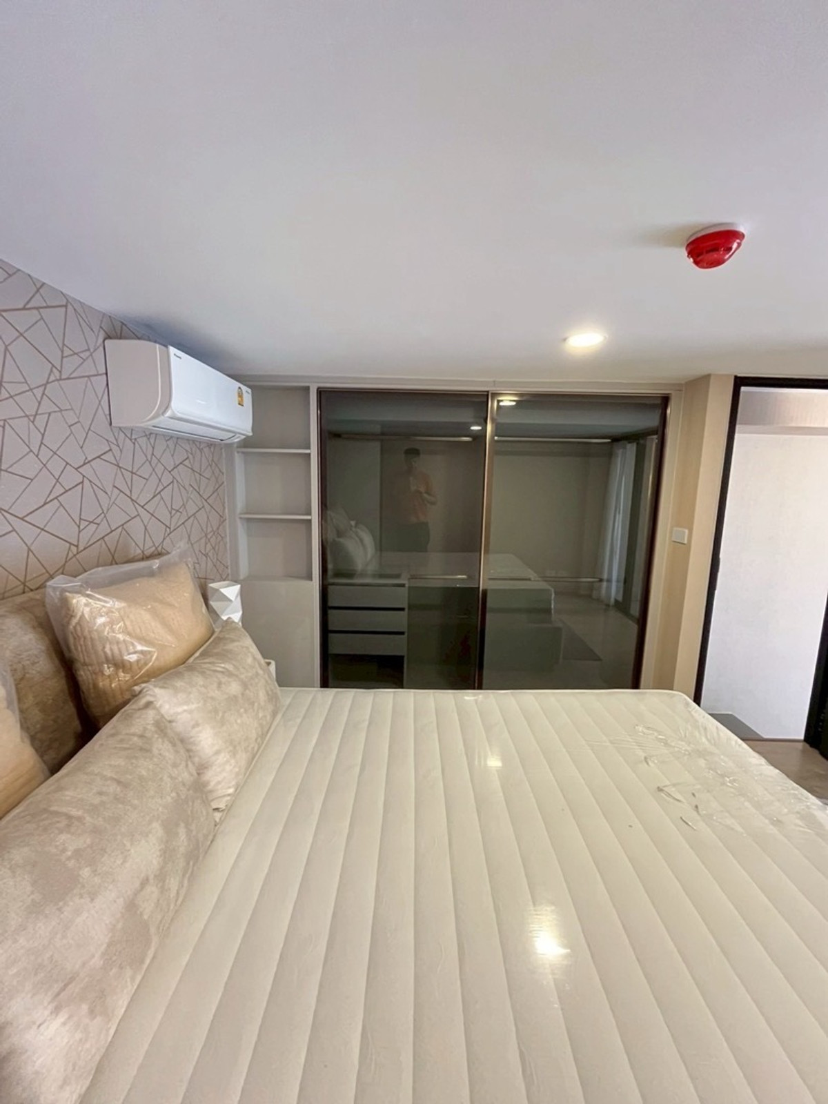 For RentCondoRatchadapisek, Huaikwang, Suttisan : ⭐️SOHO BANGKOK⭐️ Duo Duplex 38sq.m 28k Contact Us🌈