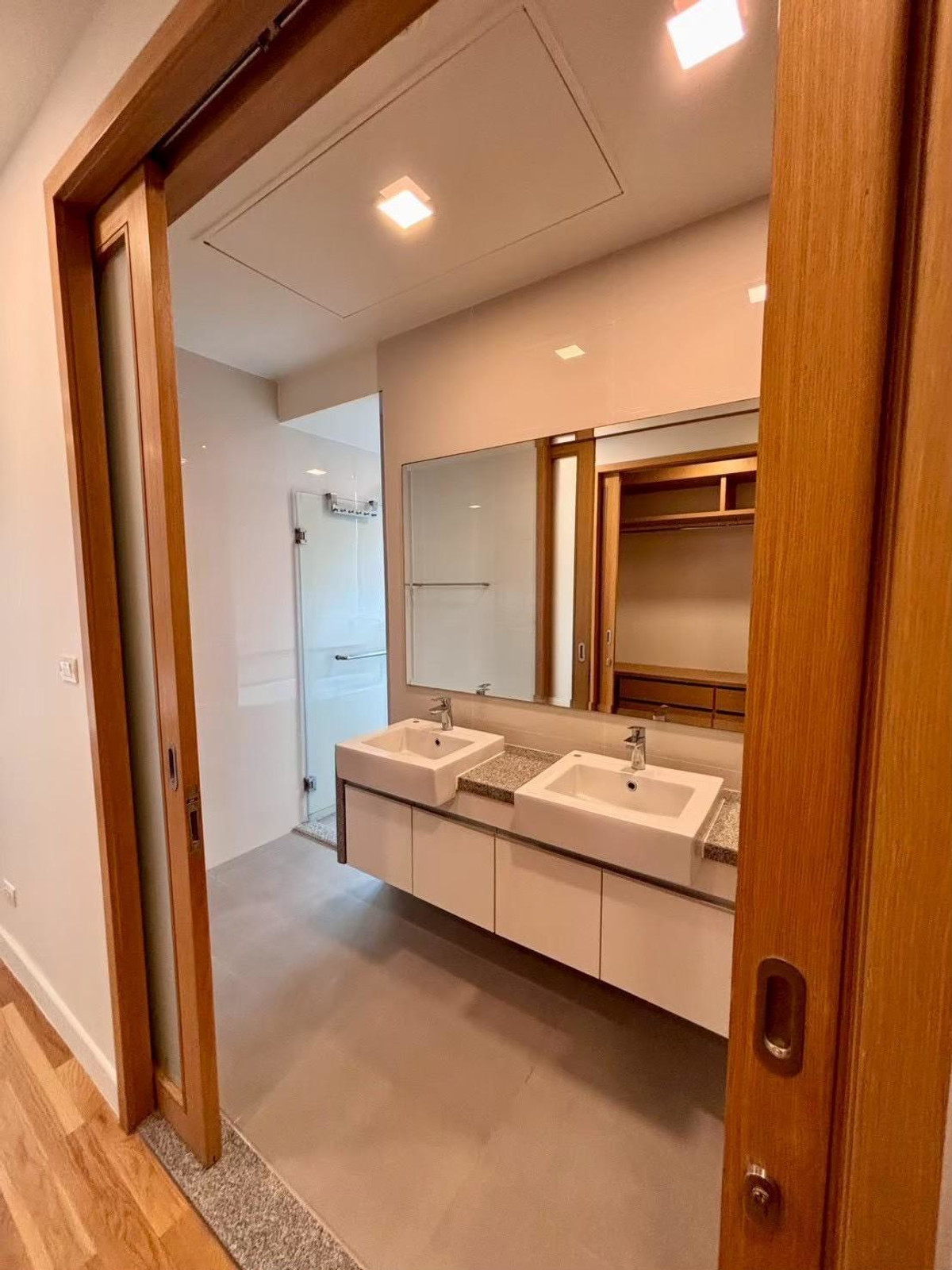 For RentCondoSukhumvit, Asoke, Thonglor : LTH14648 – Condo for Rent | Millennium Residence | 192.95 sqm | 3 Beds 4 Baths | Near BTS Asoke | 120K/Month | Condo for rent Millennium Residence