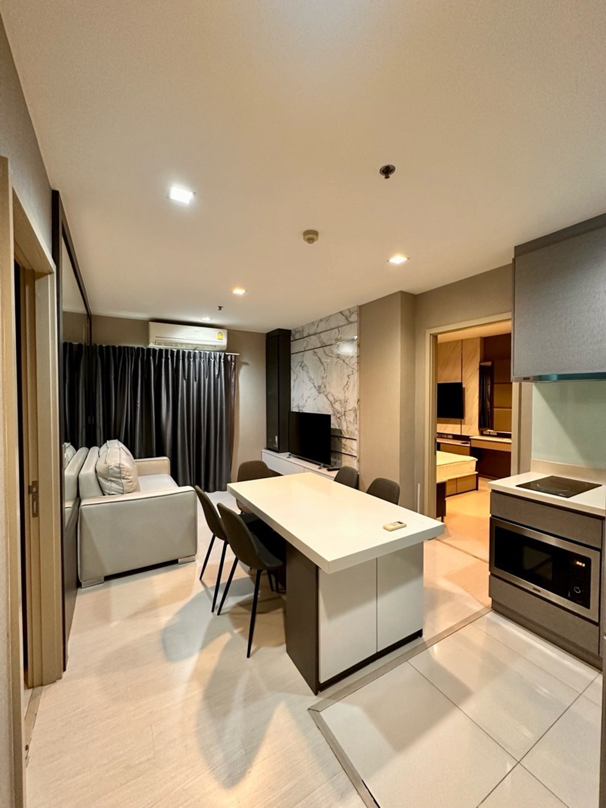 For SaleCondoSukhumvit, Asoke, Thonglor : Built-in, fully decorated, ready to move in. Not hot in the afternoon sun, beautiful view, 149,000 per sq m.