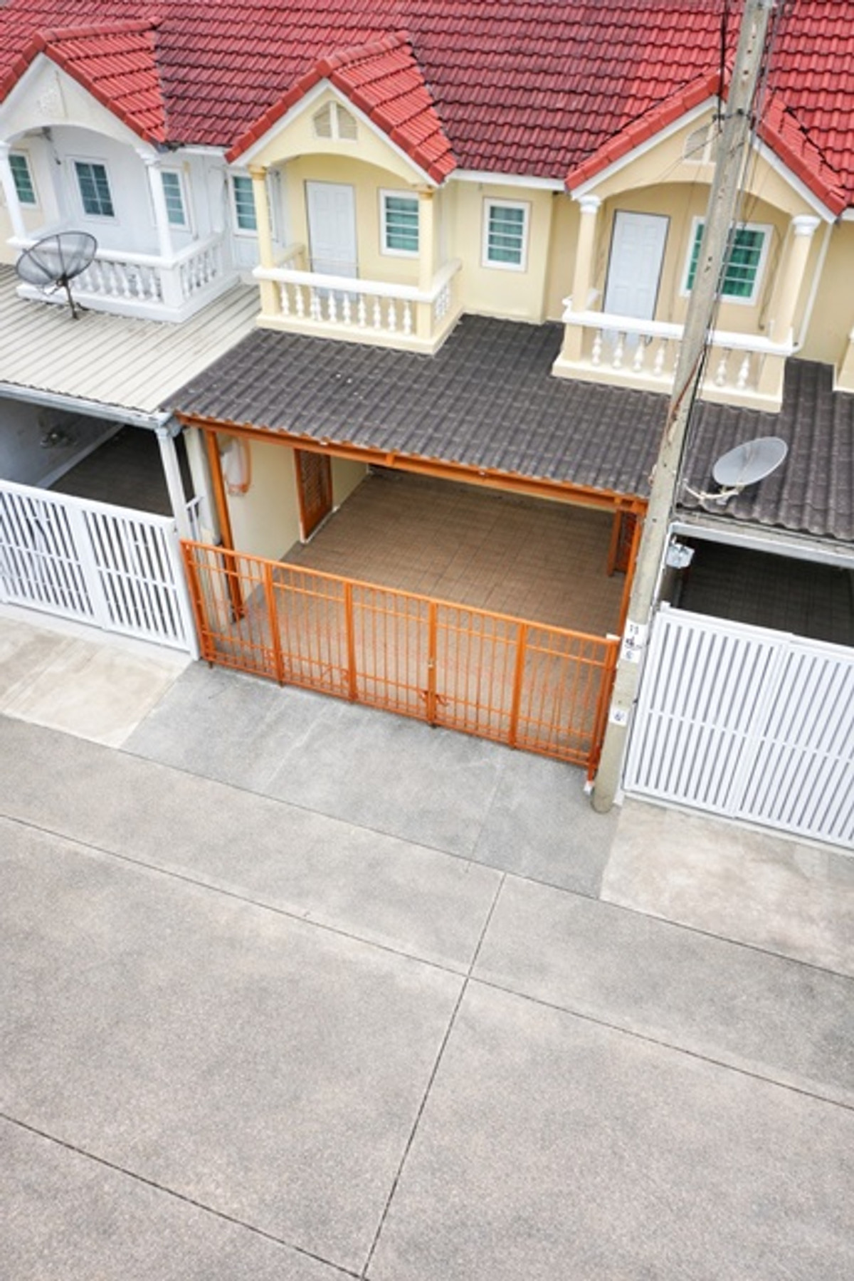 For RentTownhomeOnnut, Udomsuk : OnNut 40-46 Wachiratham Sathit 53-59 Sukhumvit 101 Rd. Two story townhouse with 2 bed 2 bath near Pa