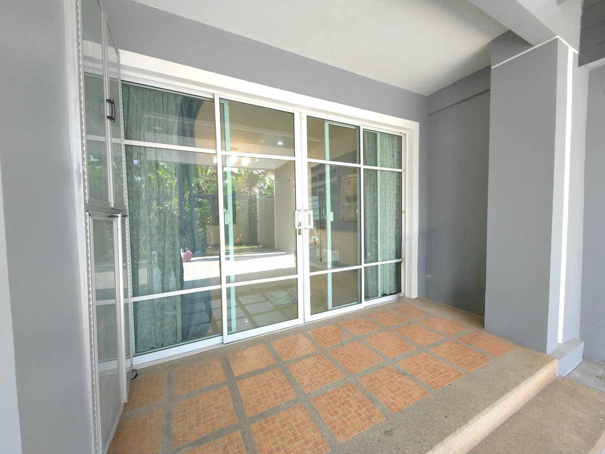 ขายบ้านเกษตรศาสตร์ รัชโยธิน : ขายบ้านเดี่ยว เดอะแพลนท์ วงแหวน-รามอินทรา เนื้อที่ 80.1 ตรว. หลังริม ทำเลดี การเดินทางสะดวก ใกล้ทางด่วน ใกล้แฟชั่น ใกล้แจ๊สคู้บอน