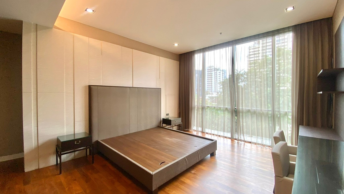 For RentCondoSukhumvit, Asoke, Thonglor : Condo for rent Domus 18, 3 bedrooms, 250 sq m, Sukhumvit-Asoke area, near BTS Asoke.