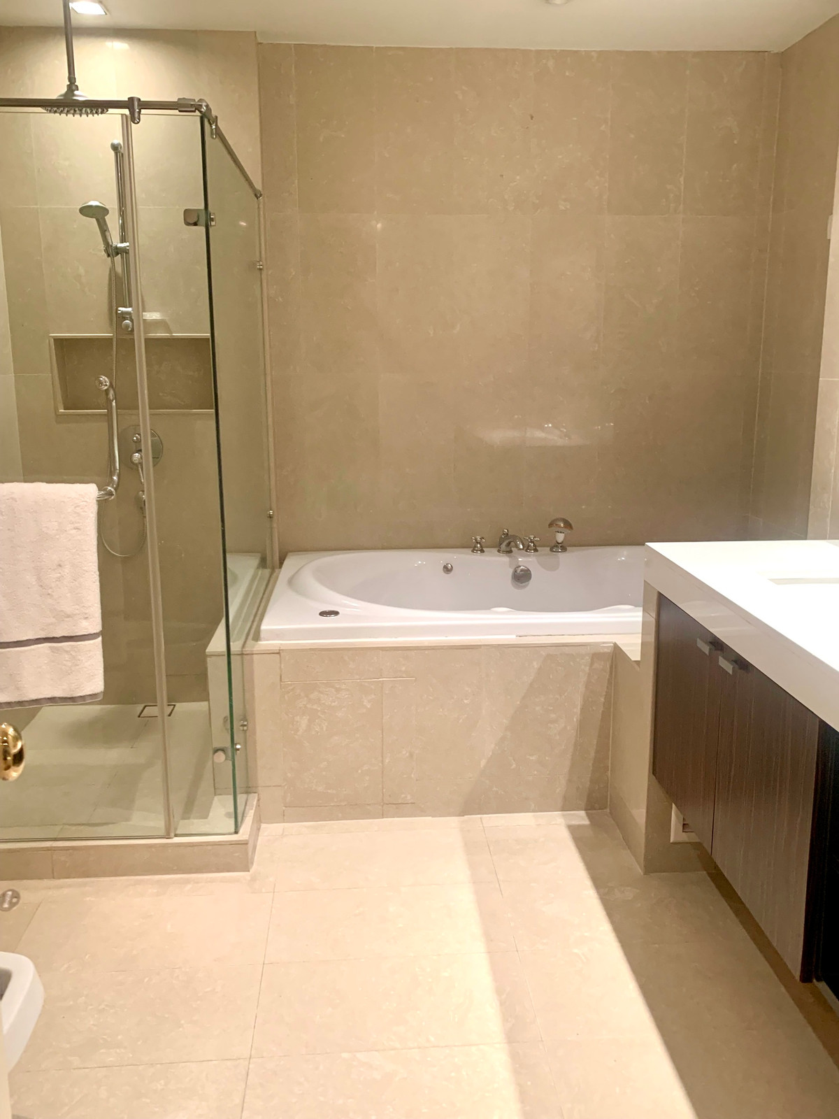 ให้เช่าคอนโดวิทยุ ชิดลม หลังสวน : Athenee Residence: 4bed 4.5bath + maid  295sqm. 170,000/mth. Am: 0656199198