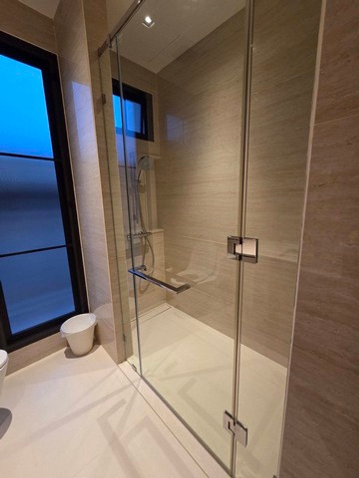 For RentHouseBangna, Bearing, Lasalle : HR3281 Luxury detached house for rent, Evergreen Bangna Km. 5, area 610 sq m., near ICS International School and Patana.