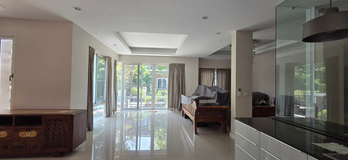 ขายบ้านบางนา แบริ่ง ลาซาล : บ้านเดี่ยวหลังมุม พื้นที่ใหญ่ ใกล้ Mega Bangna เพียง 1 กม. เหมาะกับครอบครัวที่ต้องการบ้านกว้าง ทำเลดี ใกล้โรงเรียนนานาชาติและทางด่วน เดินทางสะดวก