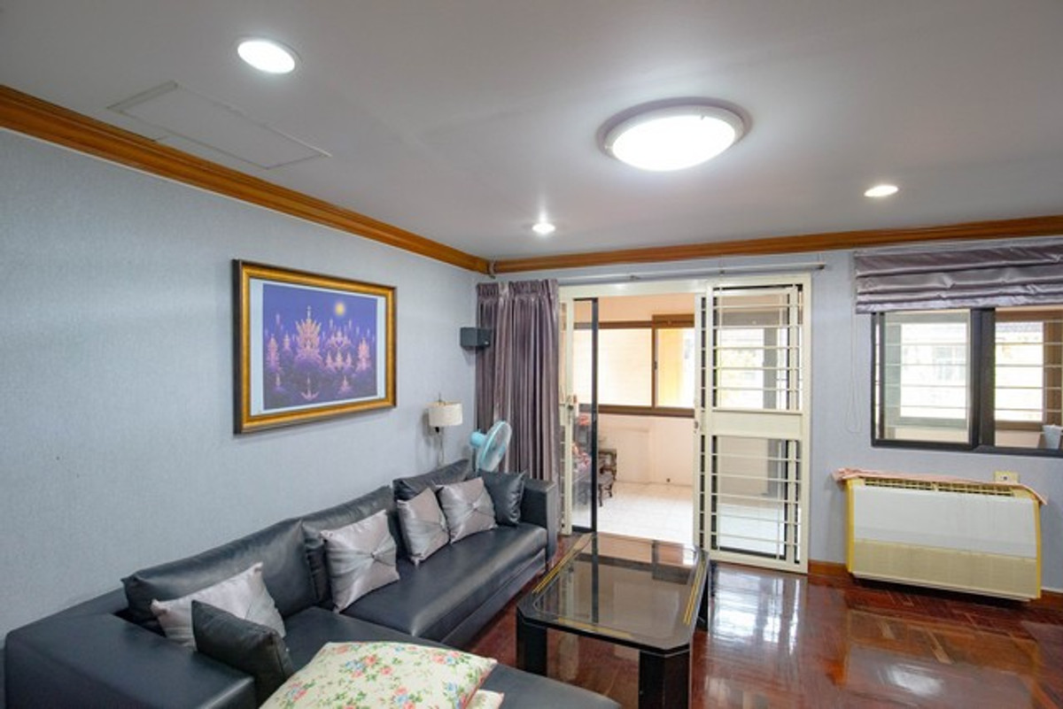 For RentTownhomePattanakan, Srinakarin : HR3284 Warathorn Ville Phatthanakan 44, 4-story house for rent, lots of space, convenient parking, near the expressway and Triam Udom Phatthanakan.