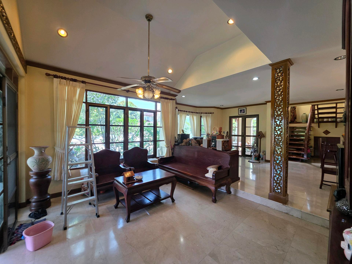 For SaleHouseMin Buri, Romklao : Urgent sale! Single house in Chaiyaphruek 1 Village, Khum Klao Road. Extra large plot